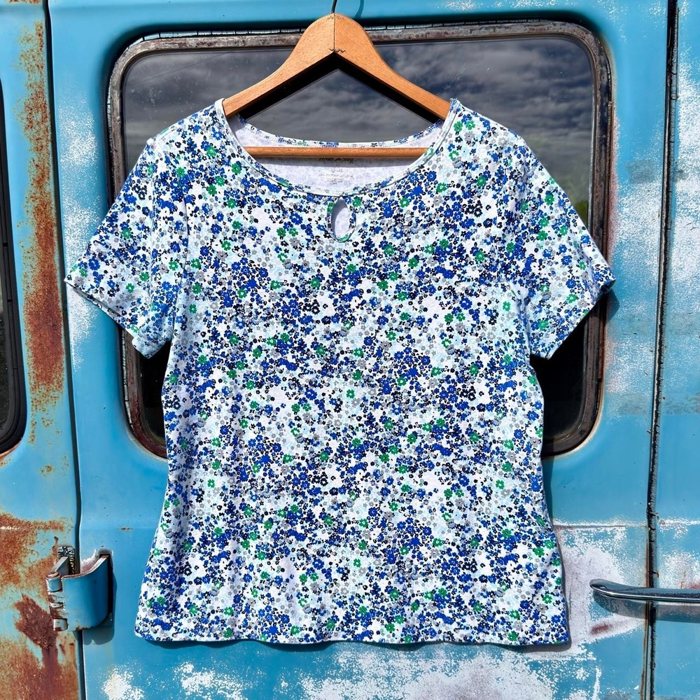 00s white stag 100% cotton blue & green floral ditzy shirt w/ keyhole collar